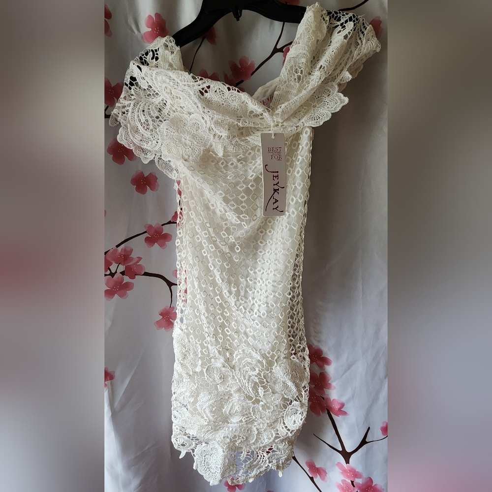 New With Tags Women's Jeykay Classic Fashion White Lace Off Shoulder Dress Small